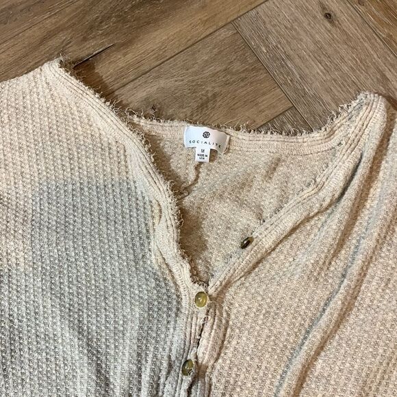 Socialite Frayed Waffle Knit Crop Top - Picture 3 of 3